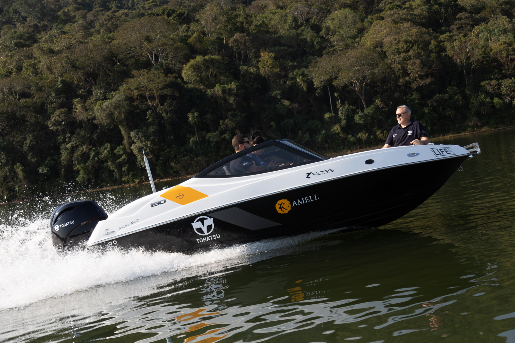 VÍDEO: teste com motor Tohatsu